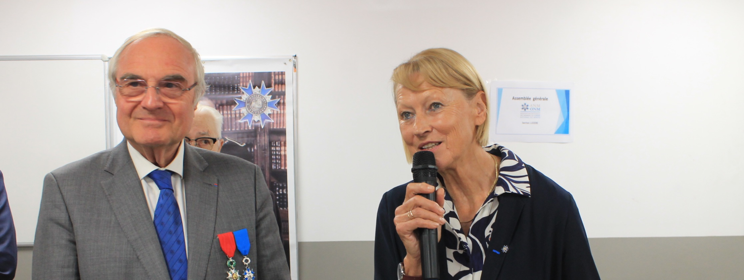 Gisèle Brunel , Présidente de la section au micro