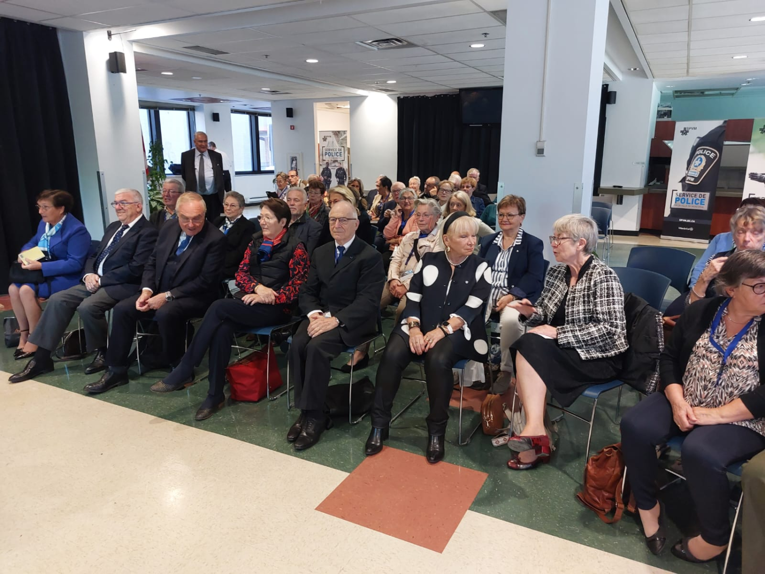 Les participants à la cérémonie officielle