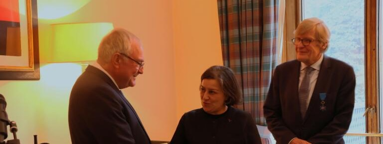 Les Président P. Sandevoir , Madame l'Ambassadrice de France et le Président de la représentation en Finlande 