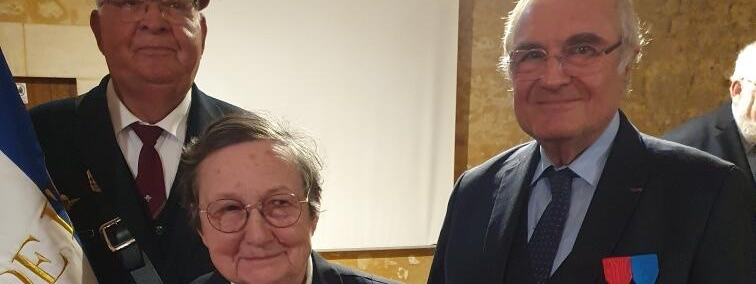 Marie José Michelet à sa gauche le président P. Sandevoir