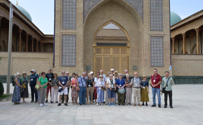 Une partie du groupe en visite à Tashkent