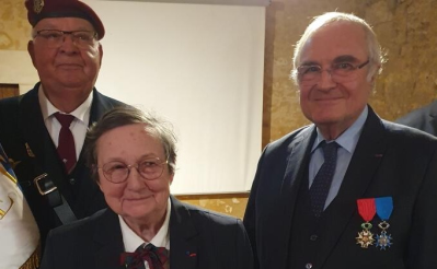 Marie José Michelet à sa gauche le président P. Sandevoir